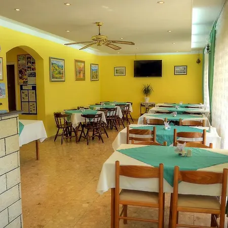 Guest house Double Duce 3063b 3*